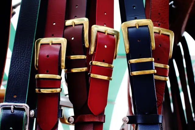 Ceinture marron fil blanc