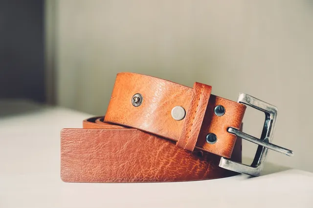 Ceinture à trou taupe